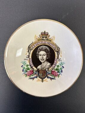 Vintage 1977 Queen Elizabeth “Silver Jubilee “ 4” porcelain pin dish